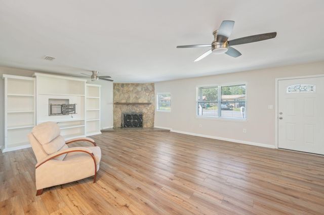 12 11th Street, Shalimar, FL 32579