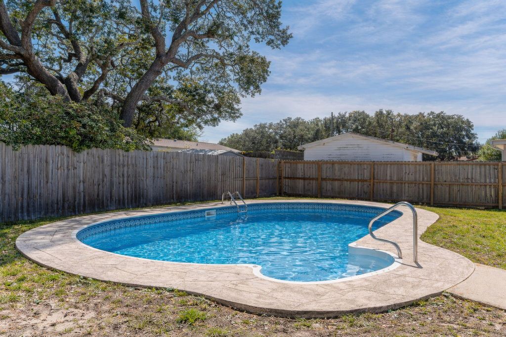 12 11th Street, Shalimar, FL 32579