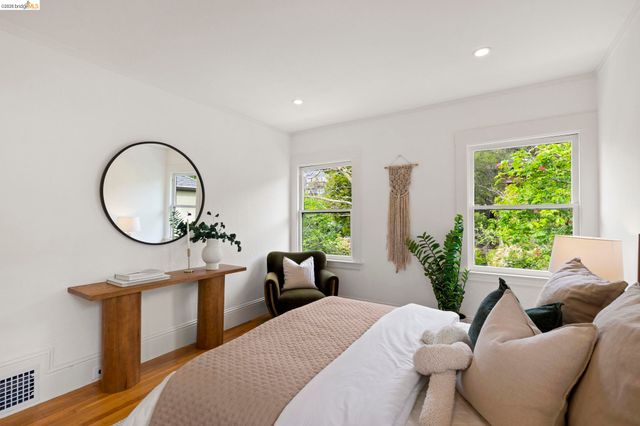 1362 Trestle Glen Rd., Oakland, CA 94610