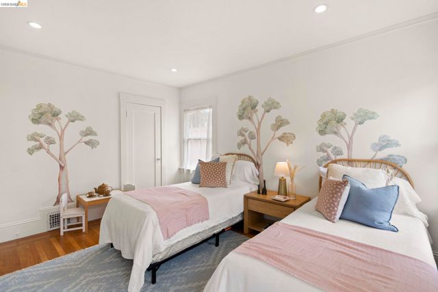 1362 Trestle Glen Rd., Oakland, CA 94610