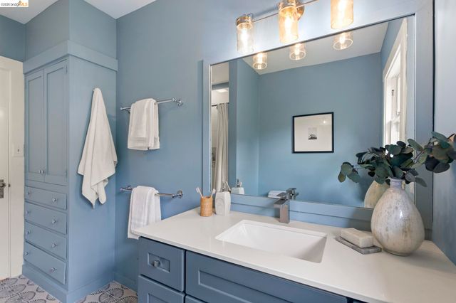 1362 Trestle Glen Rd., Oakland, CA 94610