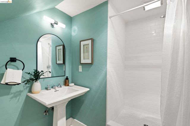 1362 Trestle Glen Rd., Oakland, CA 94610