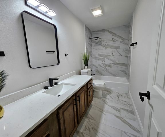 2709 Heather Glen Court, Carrollton, TX 75006