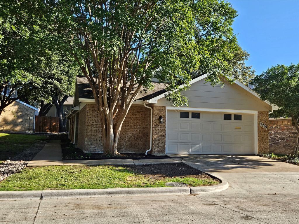2709 Heather Glen Court, Carrollton, TX 75006