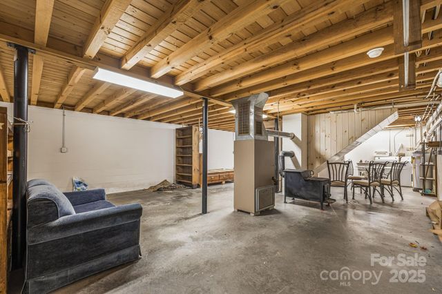 197 Roland Hill Road, Burnsville, NC 28714