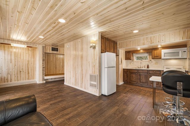 197 Roland Hill Road, Burnsville, NC 28714