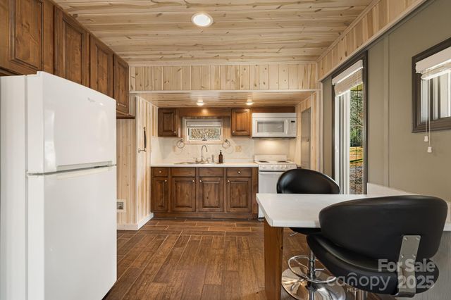 197 Roland Hill Road, Burnsville, NC 28714