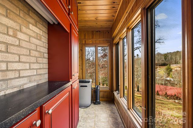 197 Roland Hill Road, Burnsville, NC 28714