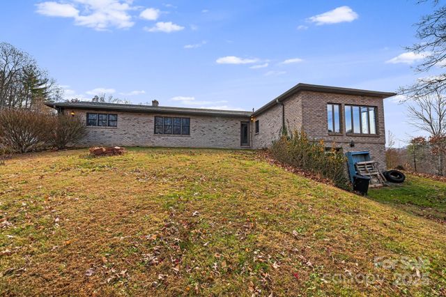 197 Roland Hill Road, Burnsville, NC 28714