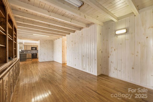 197 Roland Hill Road, Burnsville, NC 28714