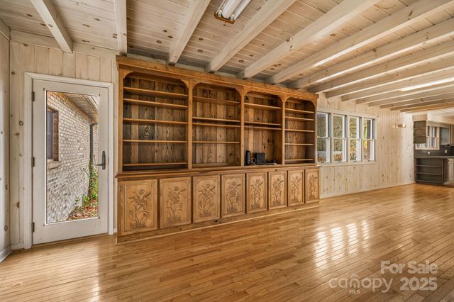 197 Roland Hill Road, Burnsville, NC 28714