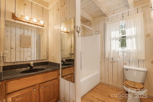 197 Roland Hill Road, Burnsville, NC 28714