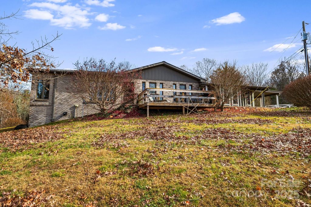 197 Roland Hill Road, Burnsville, NC 28714