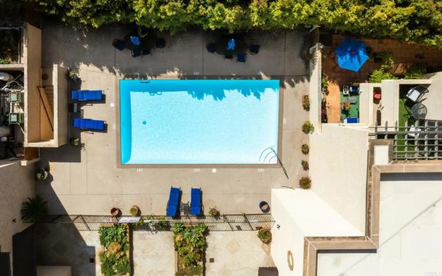 2420 Torrey Pines Road B303, La Jolla, CA 92037