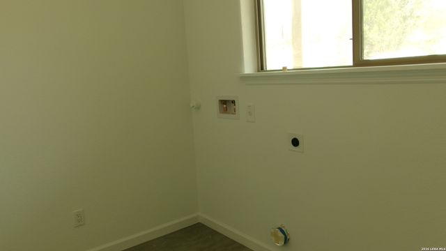 1880 Cottonwood Rd, Fischer, TX 78623