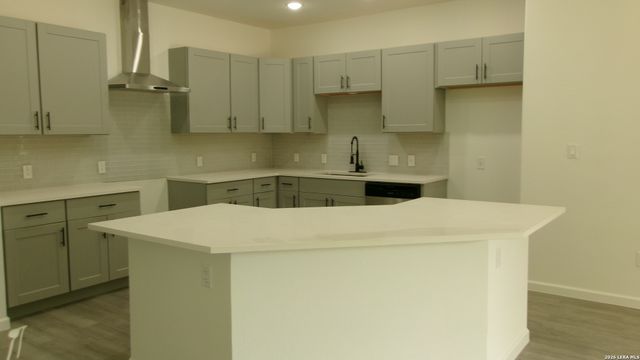 1880 Cottonwood Rd, Fischer, TX 78623