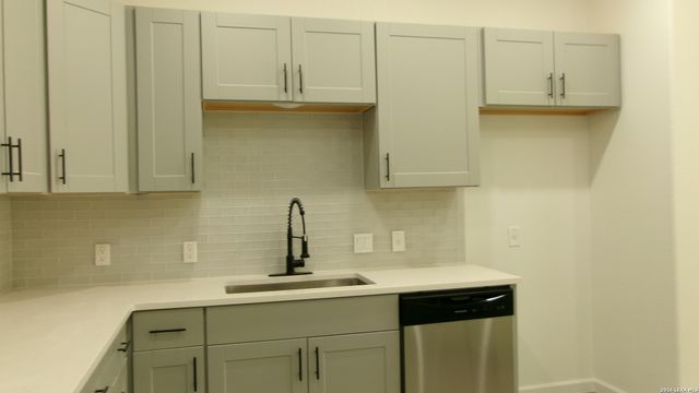 1880 Cottonwood Rd, Fischer, TX 78623