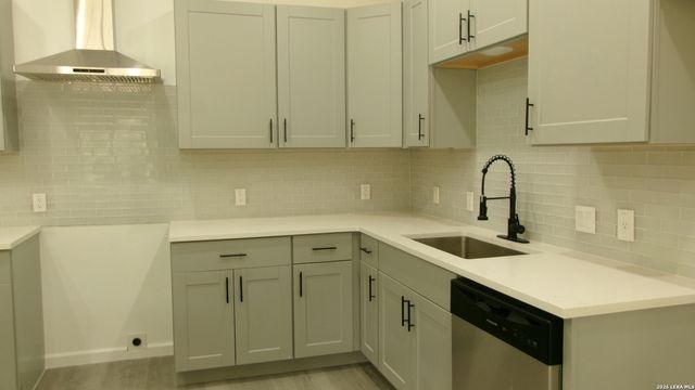 1880 Cottonwood Rd, Fischer, TX 78623