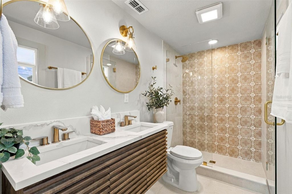 Image 14 of property listing at 4531 W FERN STREET, Tampa, FL 33614