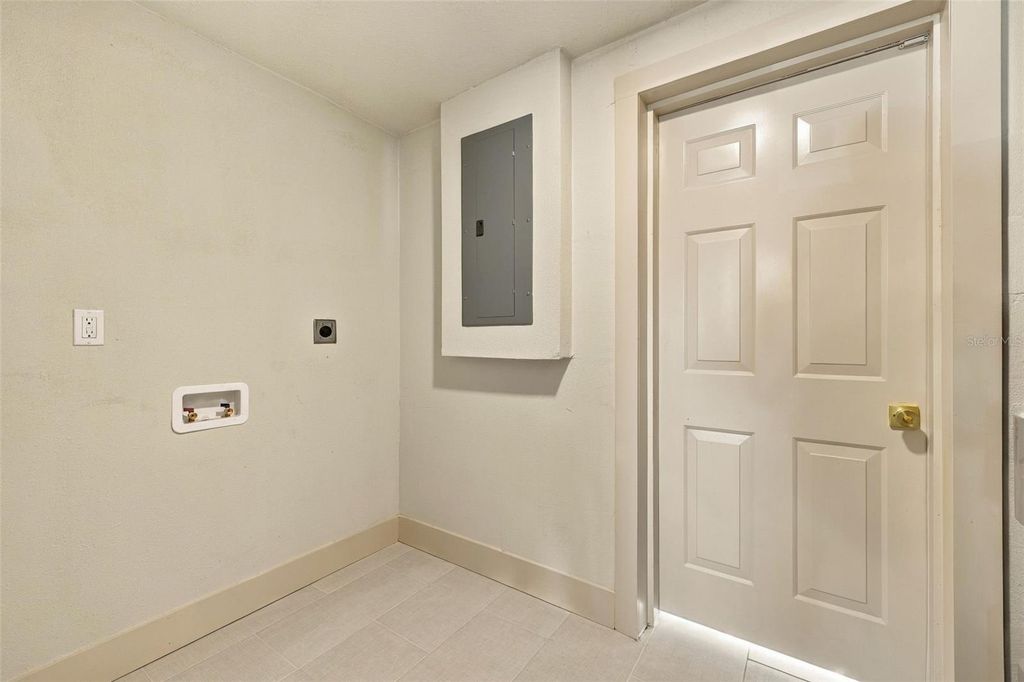 Image 21 of property listing at 4531 W FERN STREET, Tampa, FL 33614