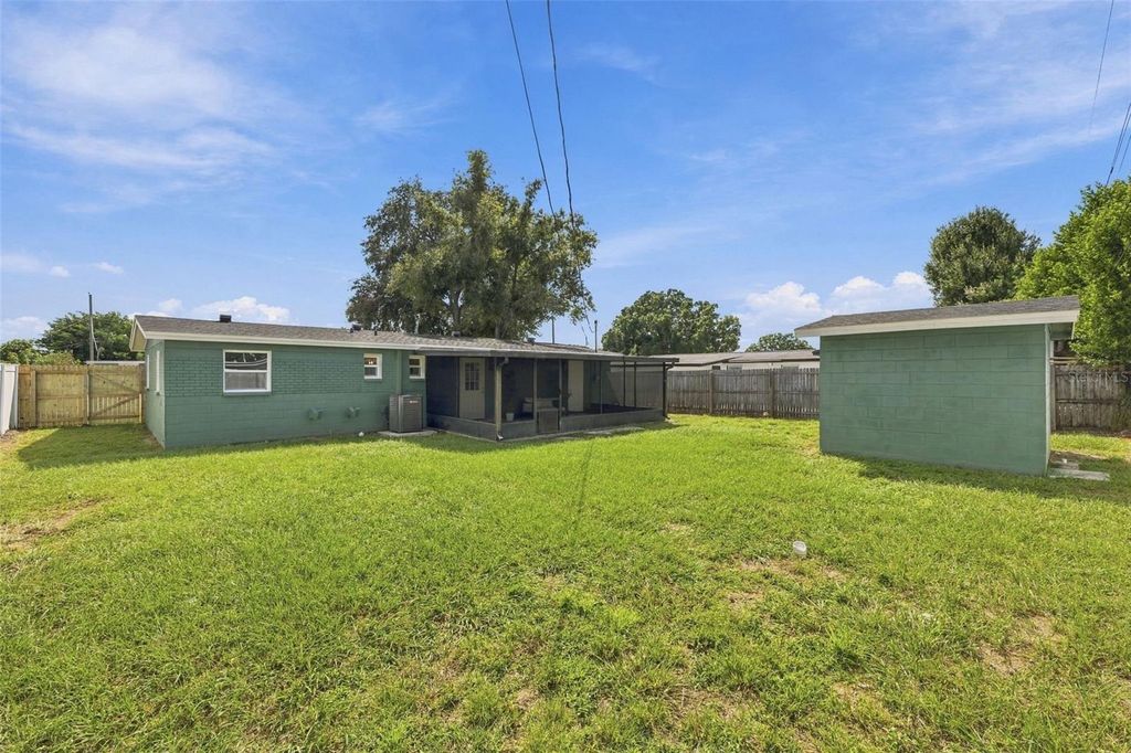 Image 25 of property listing at 4531 W FERN STREET, Tampa, FL 33614