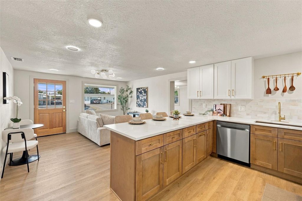 Image 8 of property listing at 4531 W FERN STREET, Tampa, FL 33614