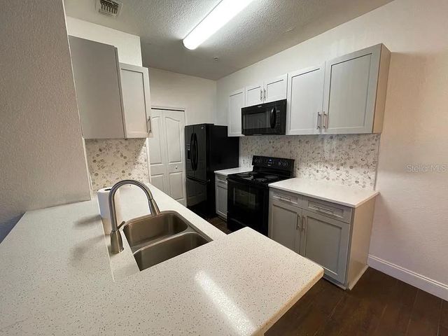 5821 LEGACY CRESCENT PLACE 102, Riverview, FL 33578