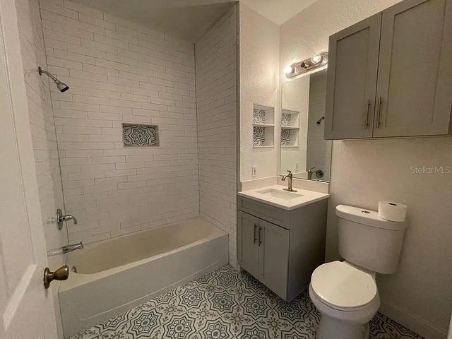 5821 LEGACY CRESCENT PLACE 102, Riverview, FL 33578