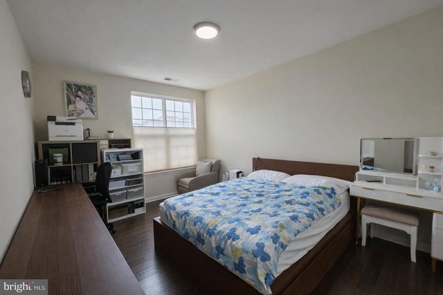 1043 HALIFAX PL, Hamilton, NJ 08619