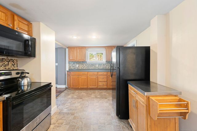 93 5th Street, Norwich, CT 06360