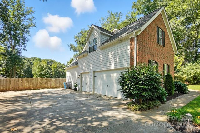 10219 Windtree Lane, Charlotte, NC 28215