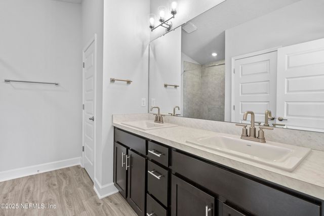 8309 HELMSLEY Boulevard, Jacksonville, FL 32219