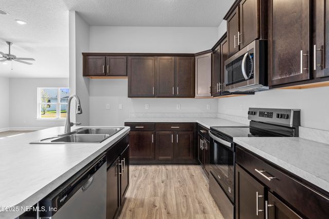 8309 HELMSLEY Boulevard, Jacksonville, FL 32219