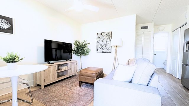 130 10TH Avenue N 1-8, Jacksonville Beach, FL 32250