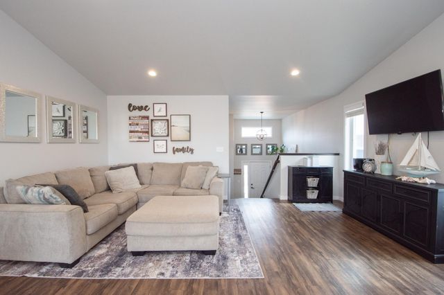 5534 8th Street W, West Fargo, ND 58078