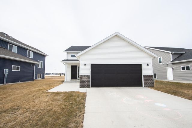 5534 8th Street W, West Fargo, ND 58078