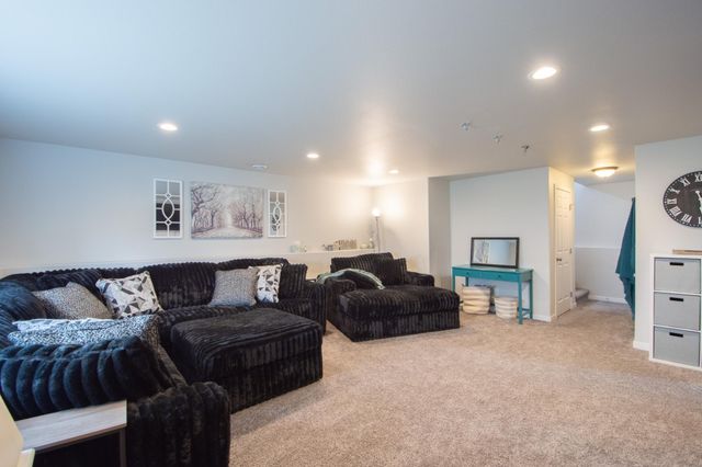 5534 8th Street W, West Fargo, ND 58078