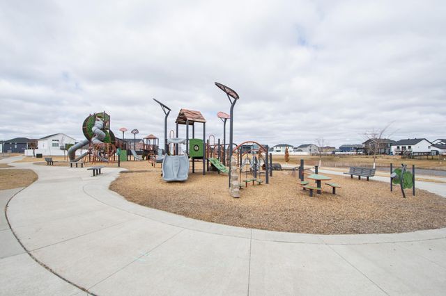 5534 8th Street W, West Fargo, ND 58078