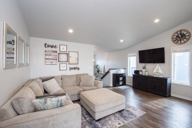 5534 8th Street W, West Fargo, ND 58078