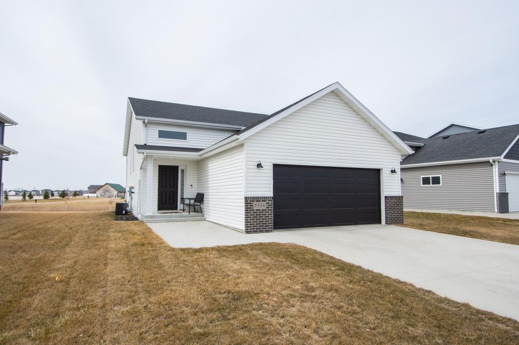 5534 8th Street W, West Fargo, ND 58078