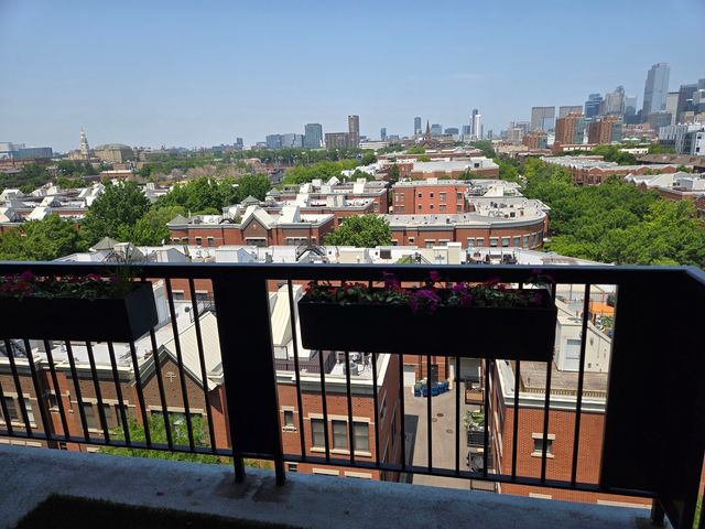 811 W 15th Place 703, Chicago, IL 60608