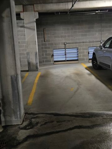 811 W 15th Place 703, Chicago, IL 60608