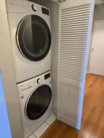 811 W 15th Place 703, Chicago, IL 60608