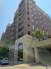 811 W 15th Place 703, Chicago, IL 60608