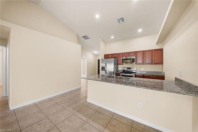 2820 SW 7th PL, Cape Coral, FL 33914