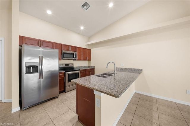 2820 SW 7th PL, Cape Coral, FL 33914