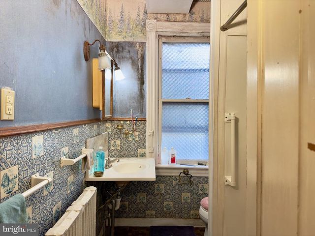 911 E KING ST, Lancaster, PA 17602