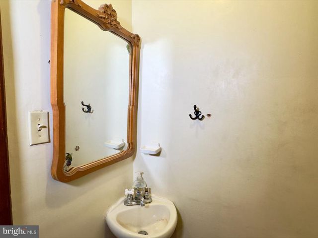 911 E KING ST, Lancaster, PA 17602