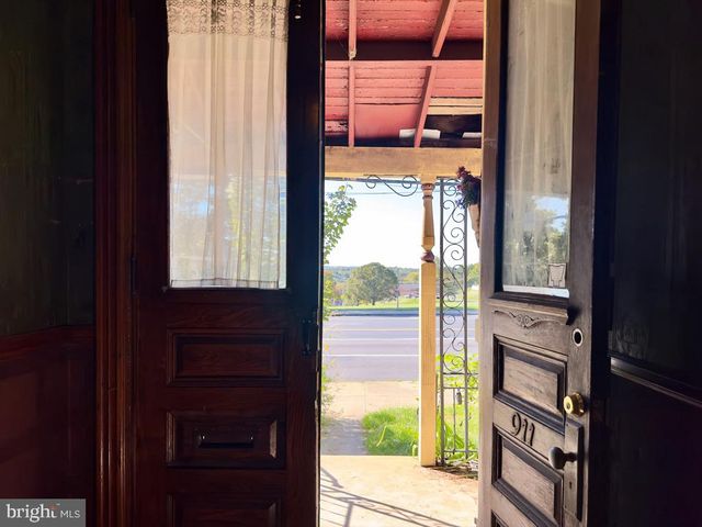 911 E KING ST, Lancaster, PA 17602