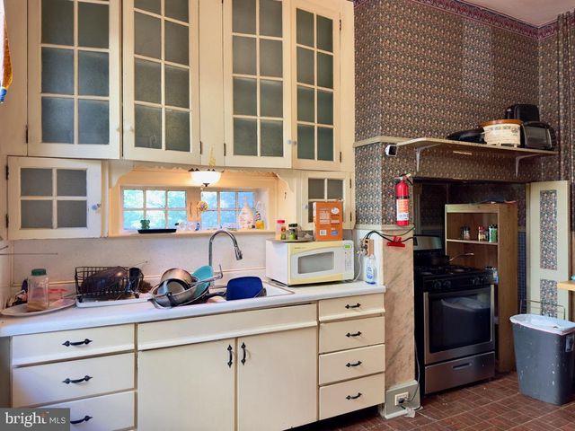 911 E KING ST, Lancaster, PA 17602